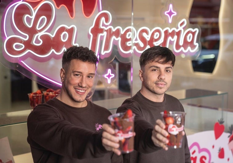 El fenómeno de las fresas premium llega al centro de Granada: «Son diferentes y únicas»