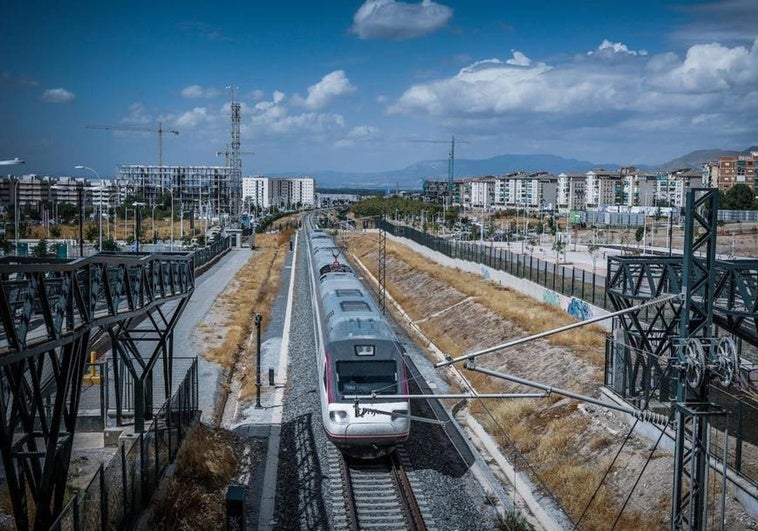 Puente señala que todo está «listo» para la licitación de la integración del tren en Granada