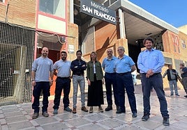 Vigilantes con la concejala Isabel Cano-Caballero.