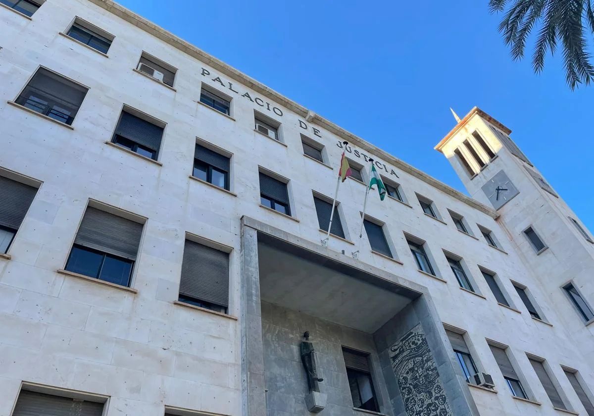 Fachada de la Audiencia Provincial de Almería.