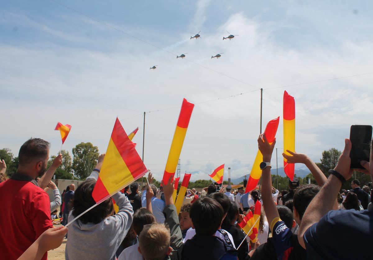 Espectaculares acrobacias de cinco helicópteros del ejército del aire en jaén | ideal