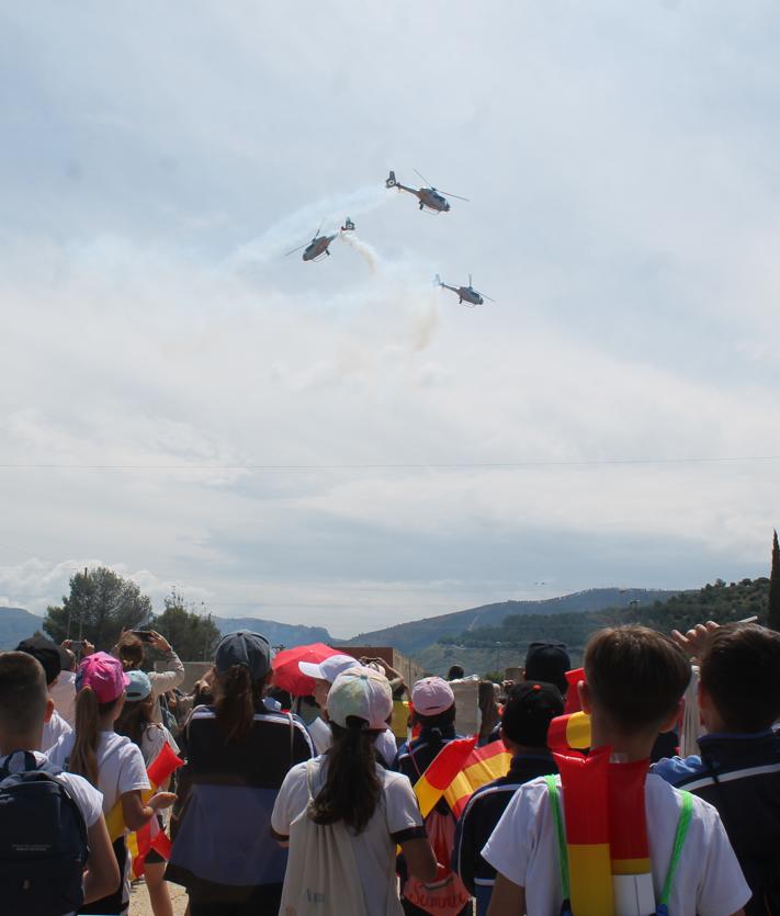 Imagen secundaria 2 - Espectaculares acrobacias de cinco helicópteros del Ejército del Aire en Jaén