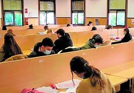 Imagen de archivo de una sala de estudio de la UGR.