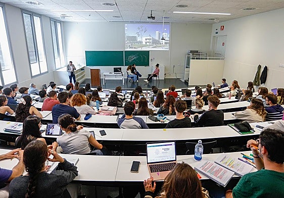 «Es inconcebible que la prohibición de Harvard pueda darse en una universidad española»