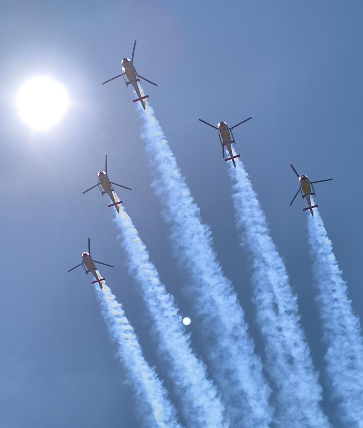 Imagen secundaria 2 - Las banderas de España y Jaén conquistan el cielo en el desfile del Ejército del Aire