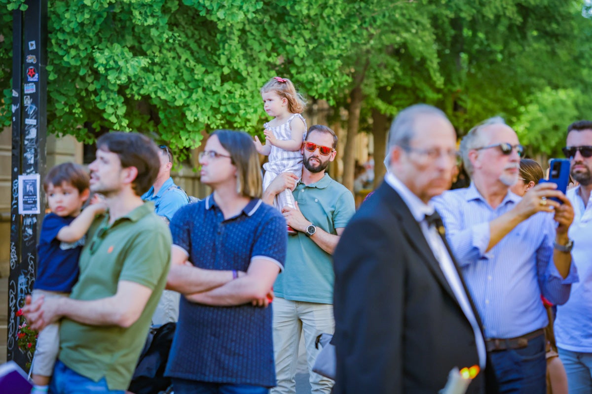 Las imágenes de una procesión histórica: la Alhambra desde Catedral a su templo