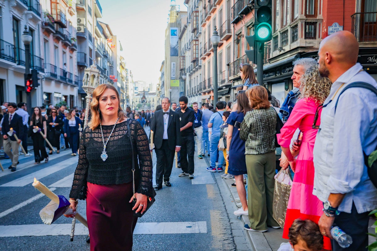 Las imágenes de una procesión histórica: la Alhambra desde Catedral a su templo