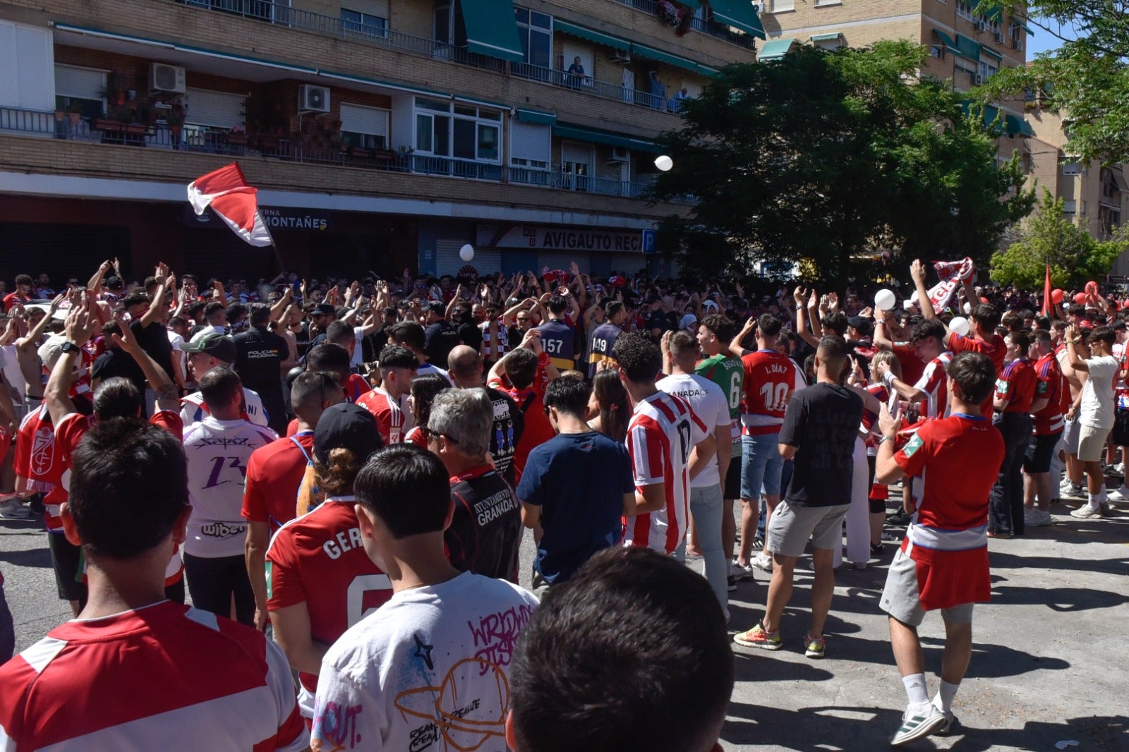 Así ha sido el espectacular recibimiento al Granada