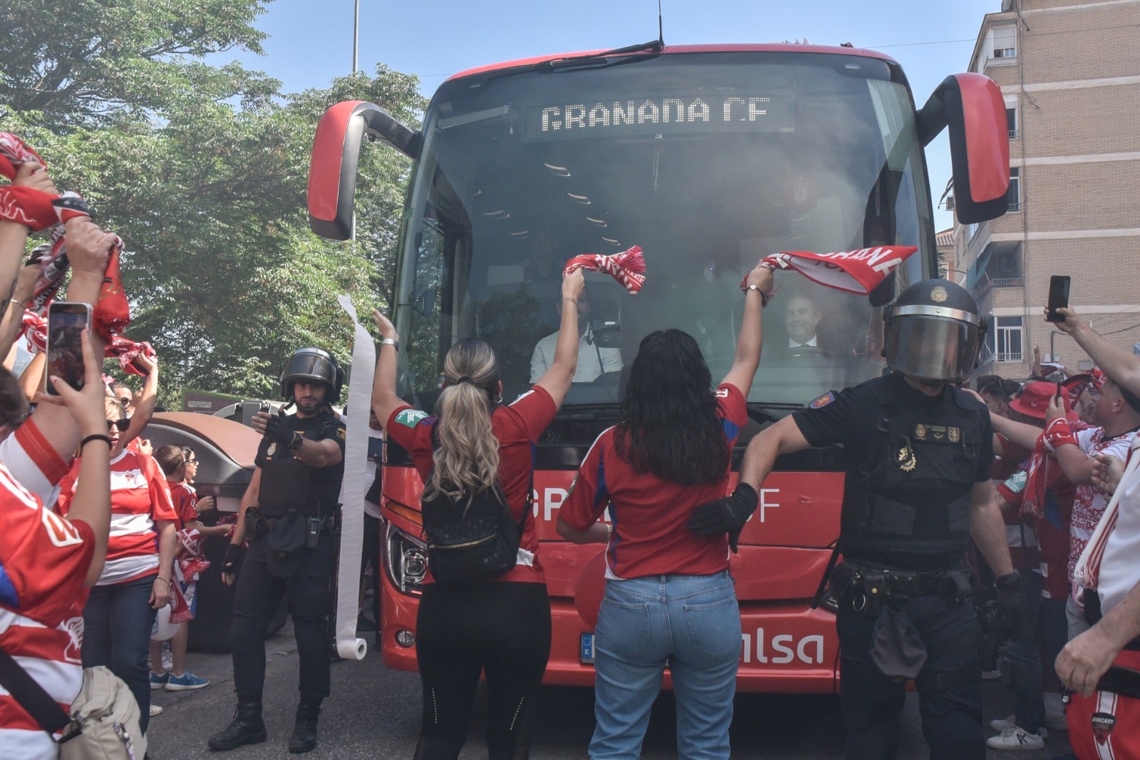 Así ha sido el espectacular recibimiento al Granada
