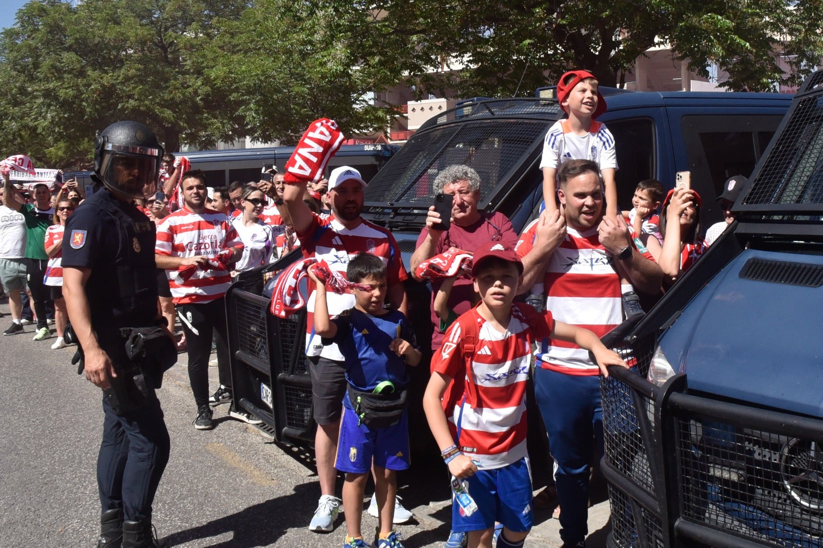 Así ha sido el espectacular recibimiento al Granada