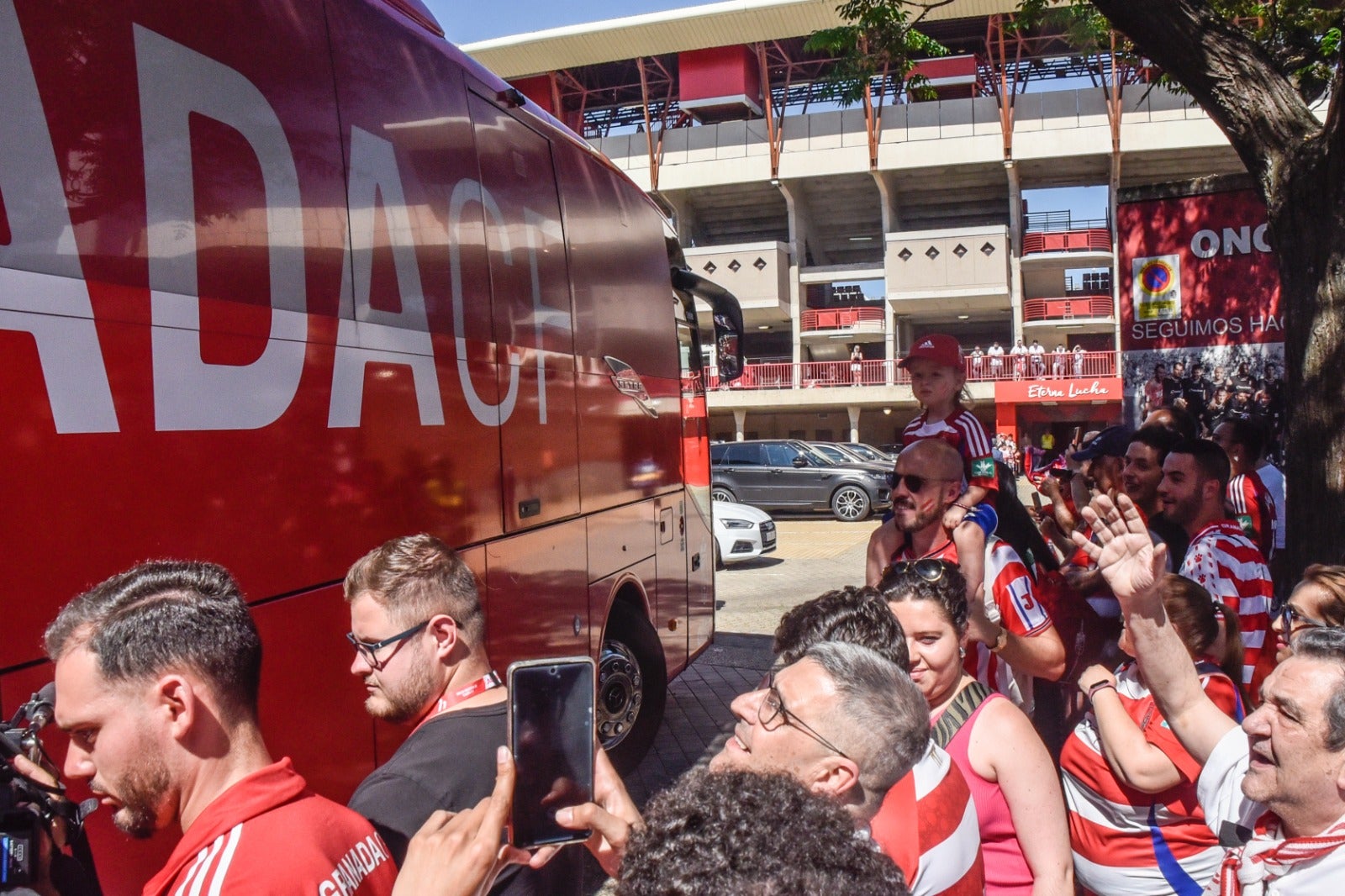 Así ha sido el espectacular recibimiento al Granada