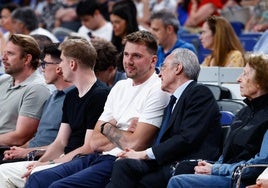 Doncic junto a Florentino Pérez viendo el Real Madrid - Covirán Granada.