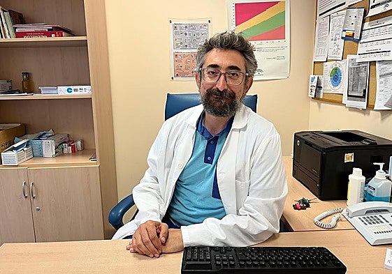 Juan Barranco, médico de familia en el centro de salud de Guadix.
