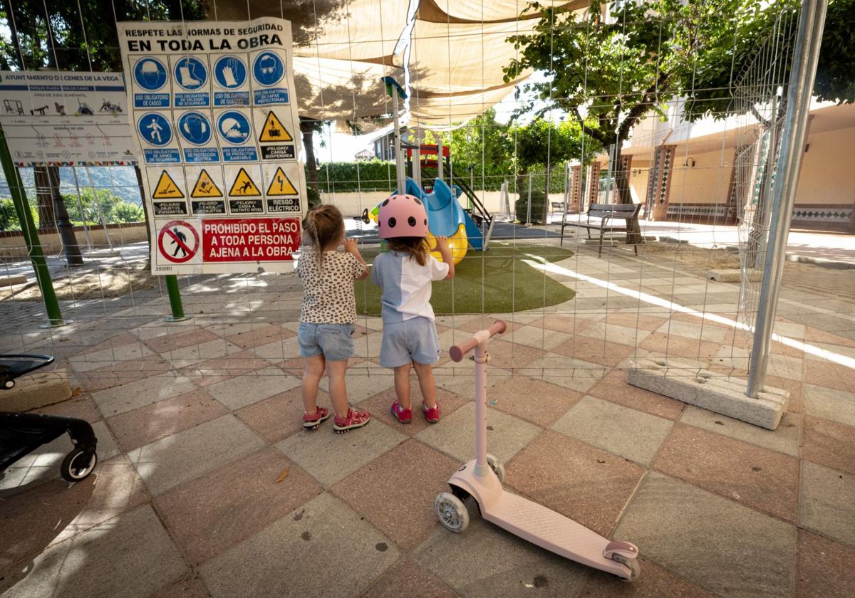 Seis parques en obras y unos niños que miran desde la valla | ideal