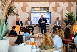 La Jornada del Transporte Almeriense, en imágenes