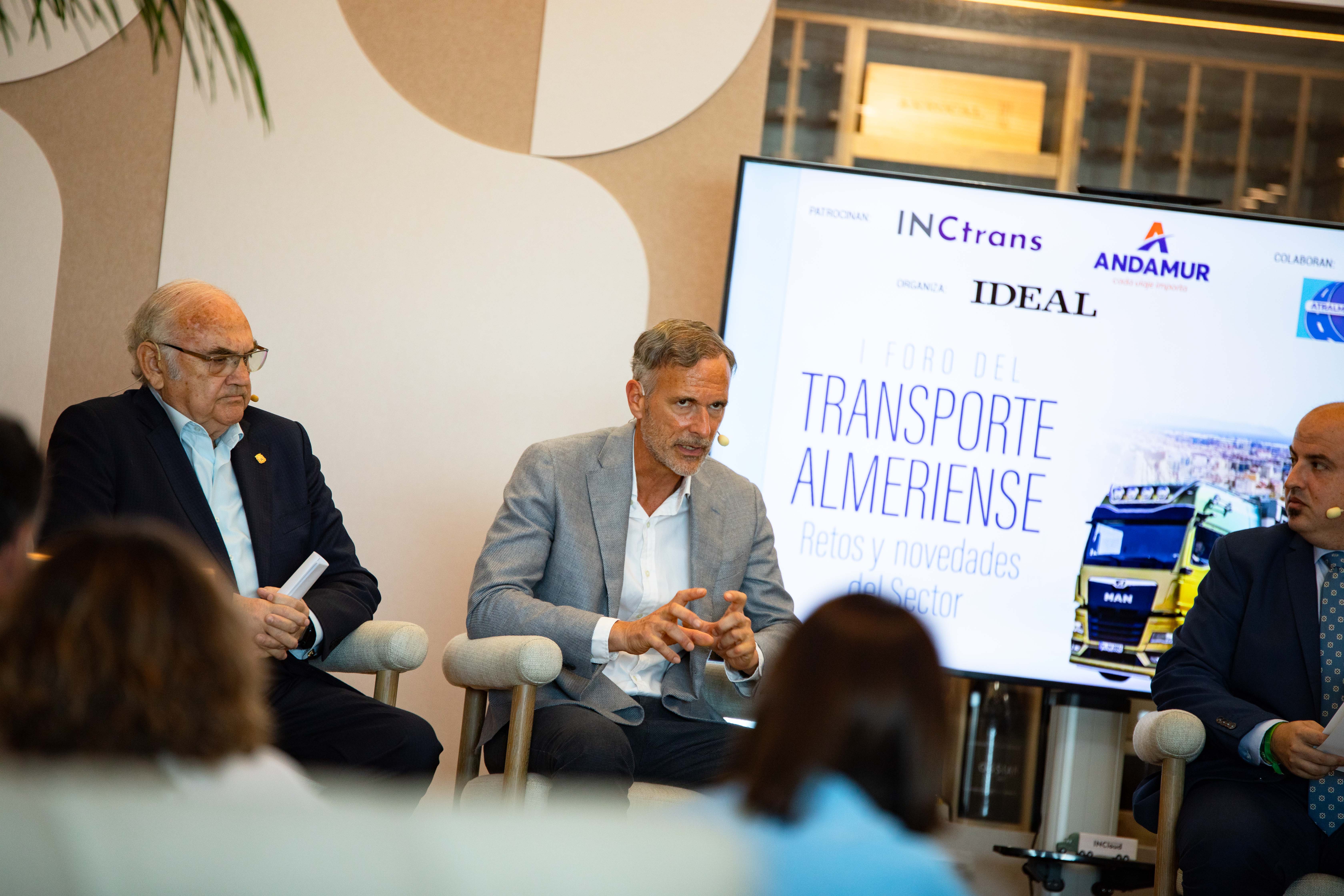 La Jornada del Transporte Almeriense, en imágenes
