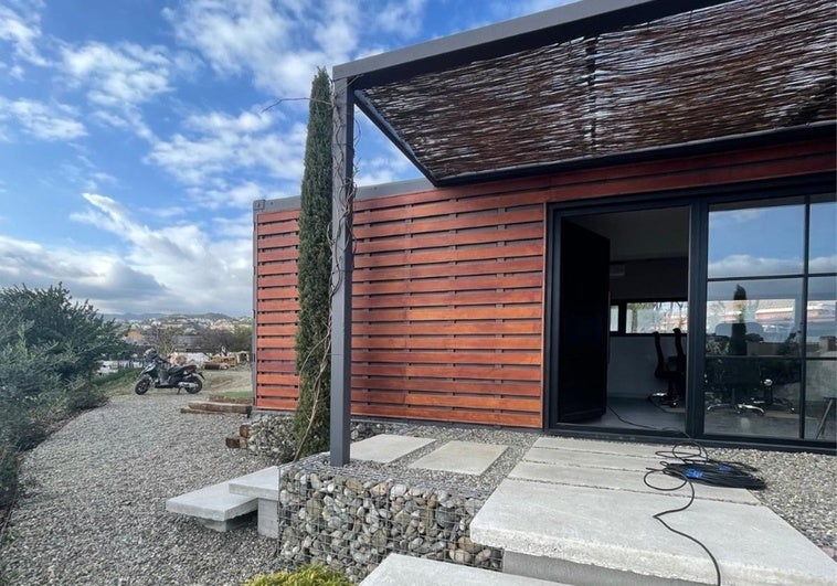 El constructor que transforma contenedores de camión en apartamentos por 21.000 euros