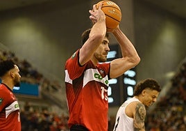 Aurrecoechea, durante el partido ante el UCAM Murcia en el Palacio de los Deportes.