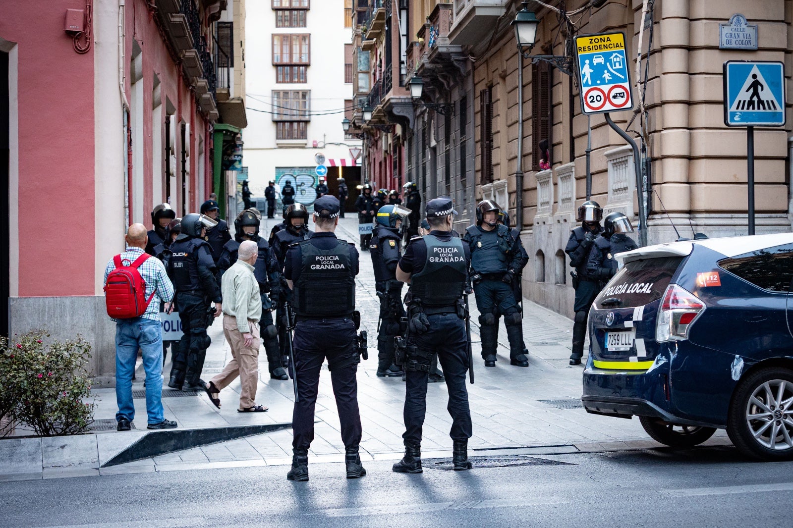 El desalojo de los okupas de la calle Azacayas, en imágenes
