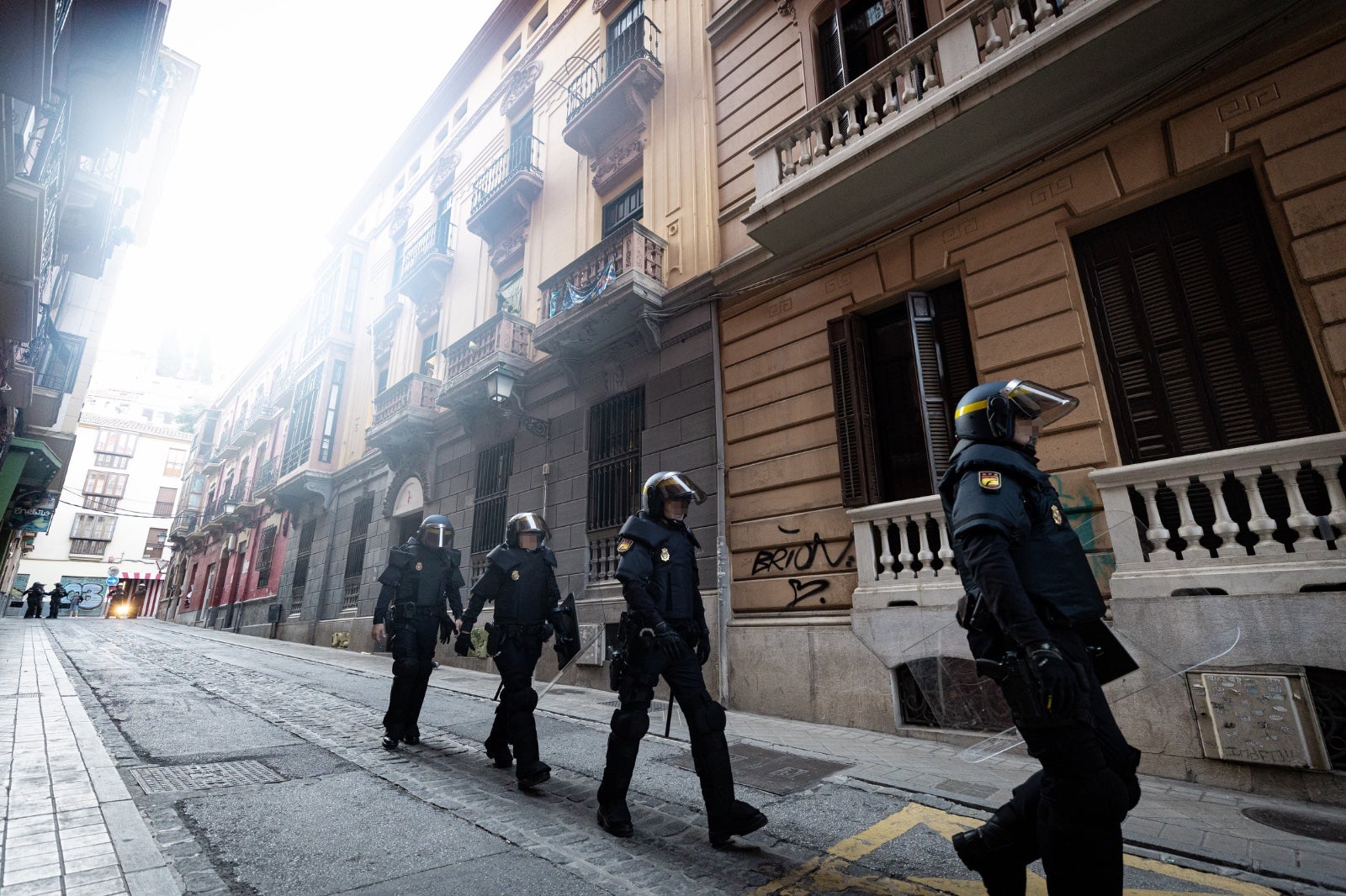 El desalojo de los okupas de la calle Azacayas, en imágenes