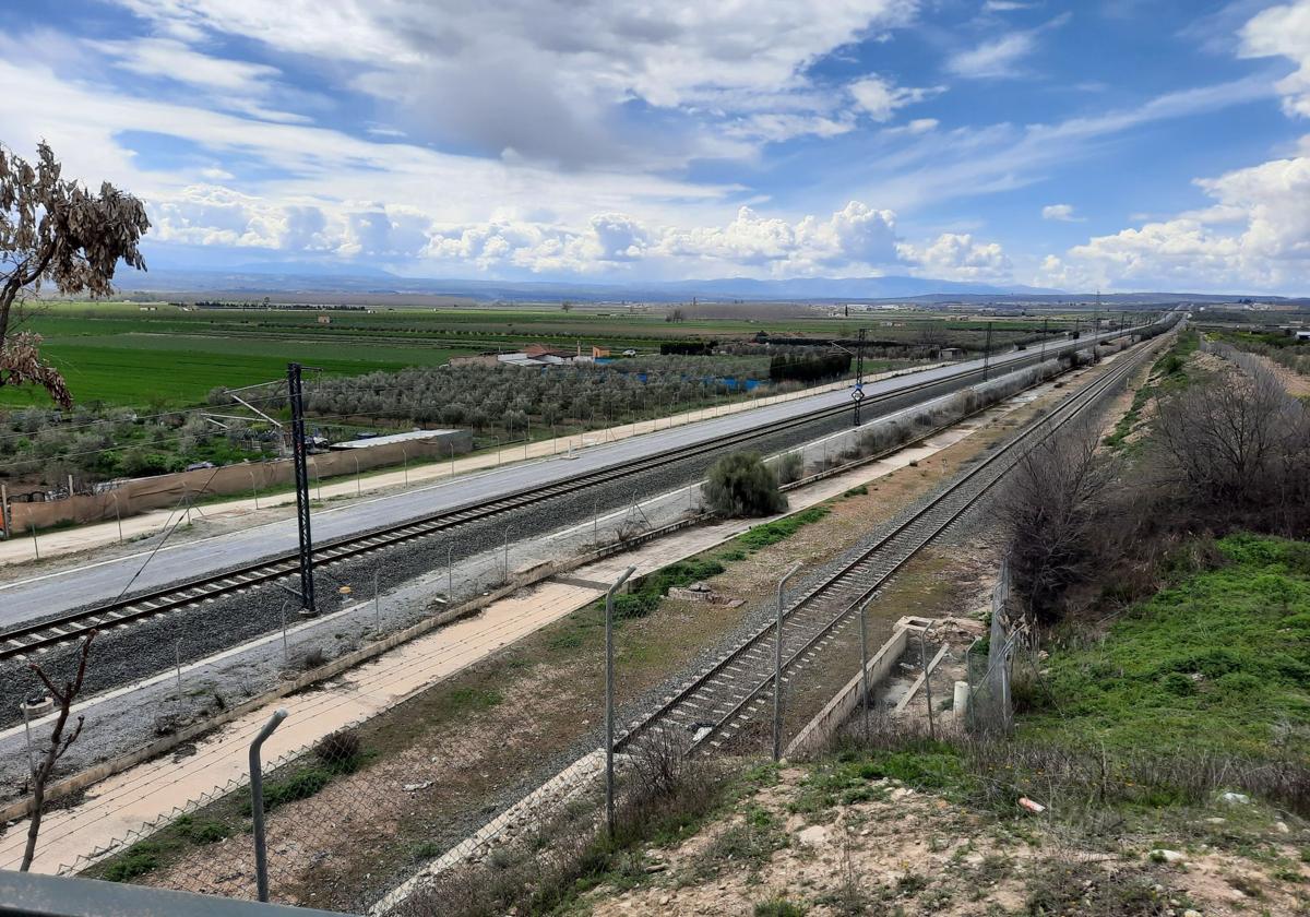 Adif licita por 10 millones la adquisición de las traviesas para duplicar la vía entre antequera y granada | ideal