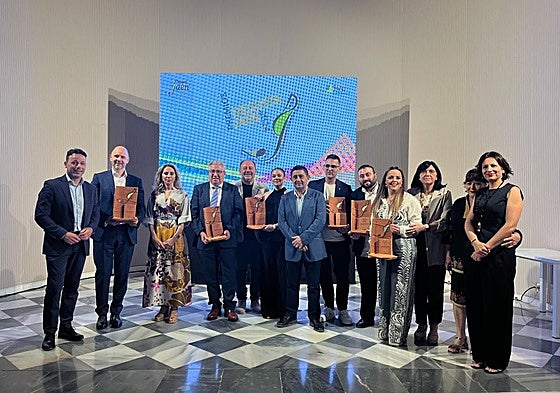 Foto de familia tras la entrega de premios.