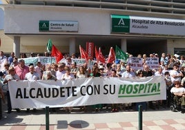 Protesta ciudadana contra el «desmantelamiento» del hospital de Alcaudete.