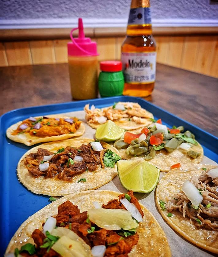 Imagen secundaria 2 - El restaurante de Granada que triunfa con alitas «muy picantes» y comida Tex-Mex