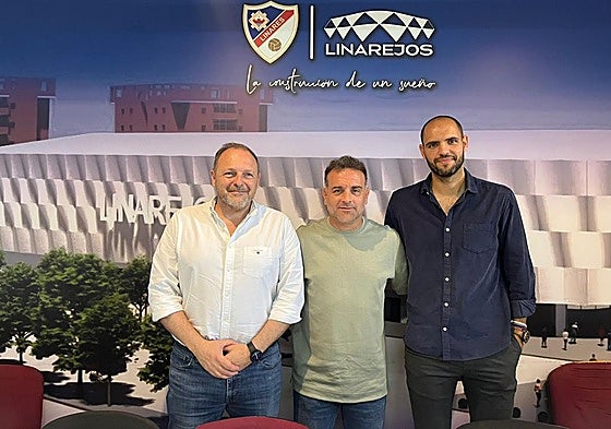 El presidente, Luis Vera, con Pedro Díaz en el centro y Cristian Sanz a la derecha de la imagen.