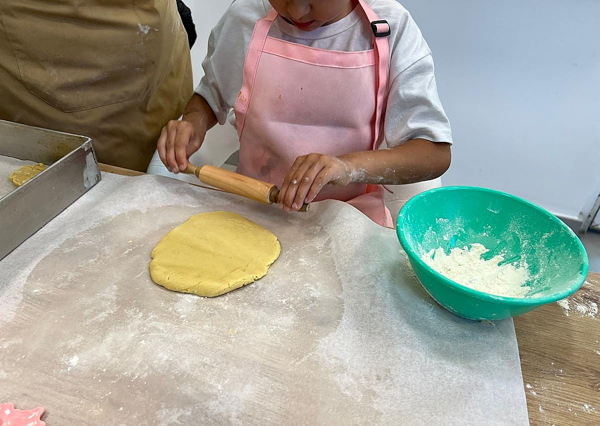 Imagen secundaria 1 - La pastelería de Granada que ofrece talleres gastronómicos para niños: «Aprenden y se divierten»