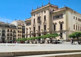 Vista del Ayuntamiento de Jaén, en una imagen de archivo.
