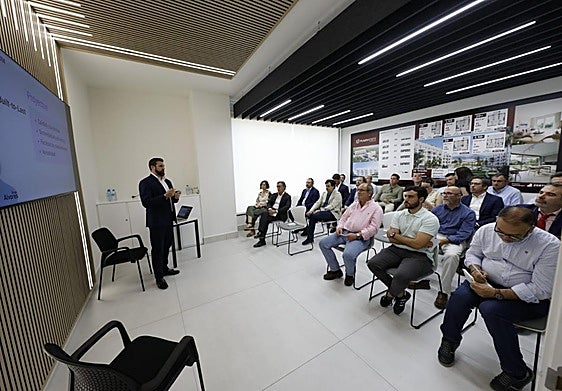 Reunión del Grupo Alvores para explicar sus proyectos.