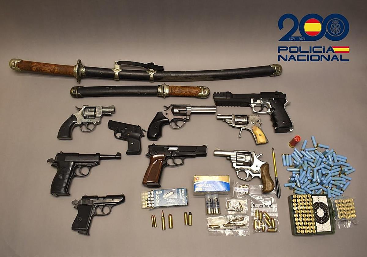 Material incautado por los agentes.