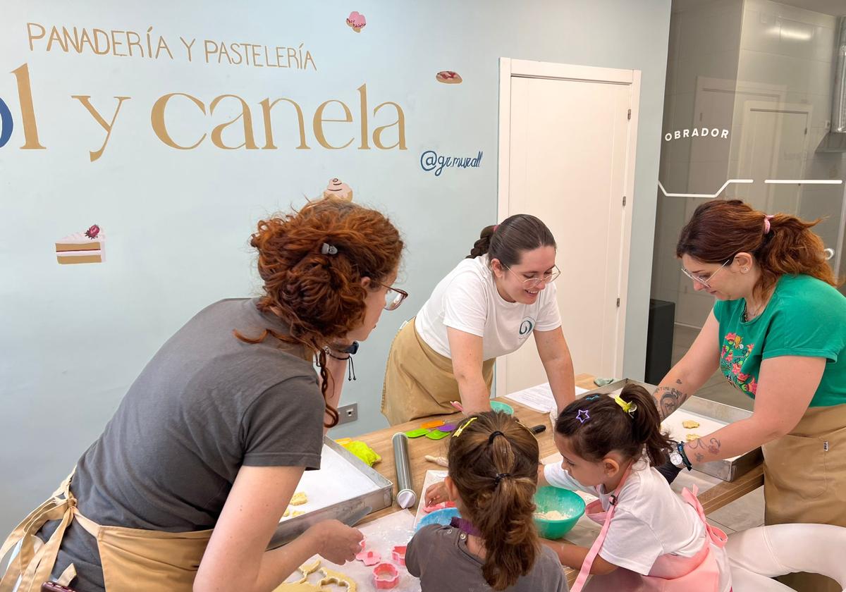 La pastelería de granada que ofrece talleres gastronómicos para niños: «aprenden y se divierten» | ideal