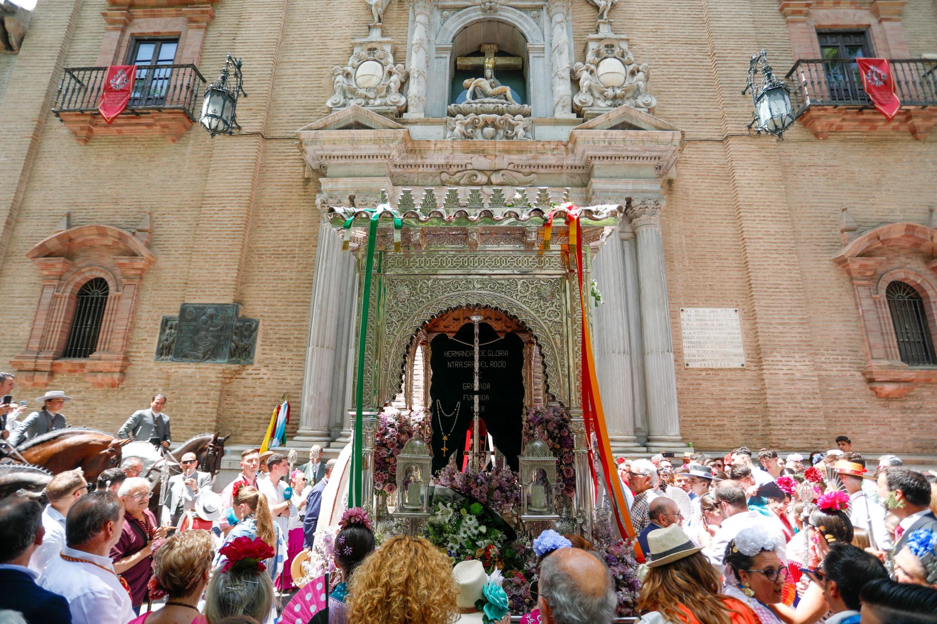 Granada pone en marcha 700 peregrinos y 55 carretas para El Rocío