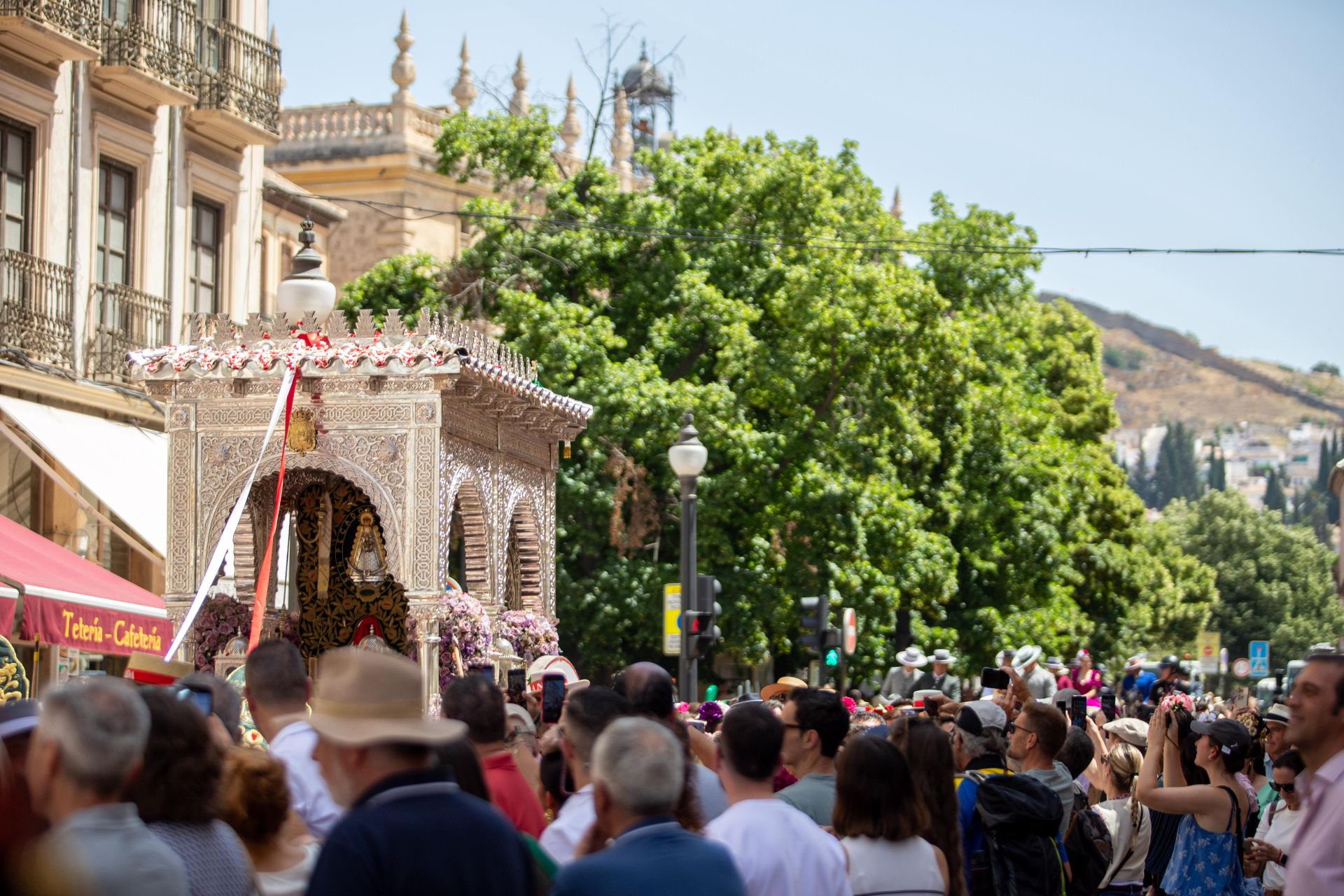Granada pone en marcha 700 peregrinos y 55 carretas para El Rocío