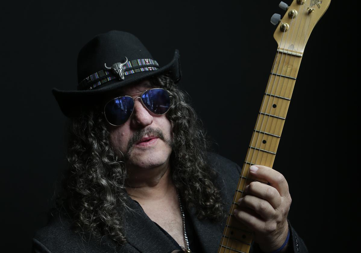 Santi campillo, guitarrista: «estoy preparando ya nuevas canciones para un próximo disco acústico» | ideal