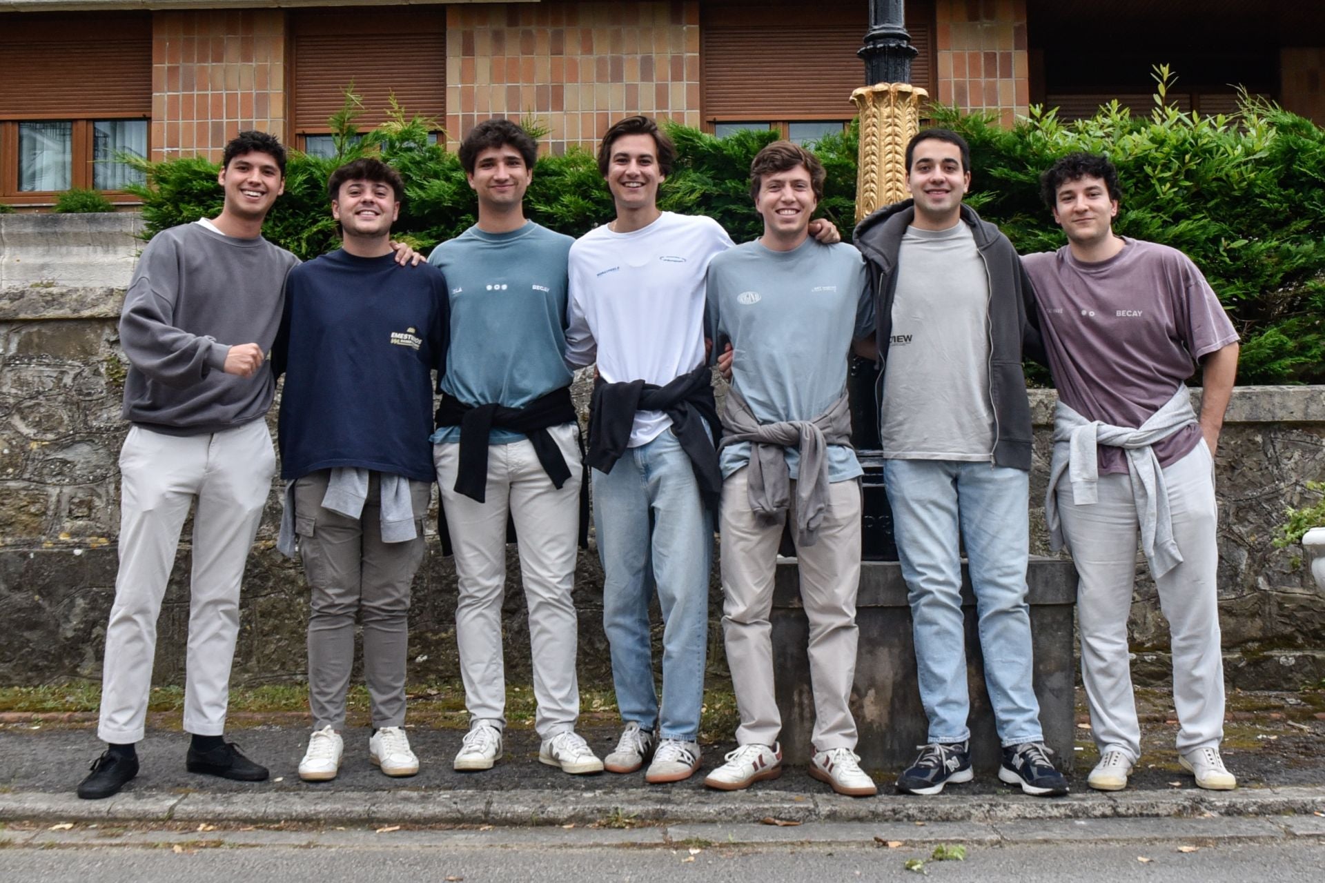 La pandilla de amigos de Manu Lama.