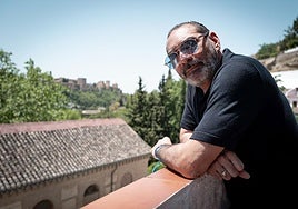 Pepe Luis Habichuela posa en el Sacromonte para IDEAL.