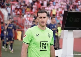 Fernando guiña el ojo antes del inicio, luego no hizo guiños al Tenerife.