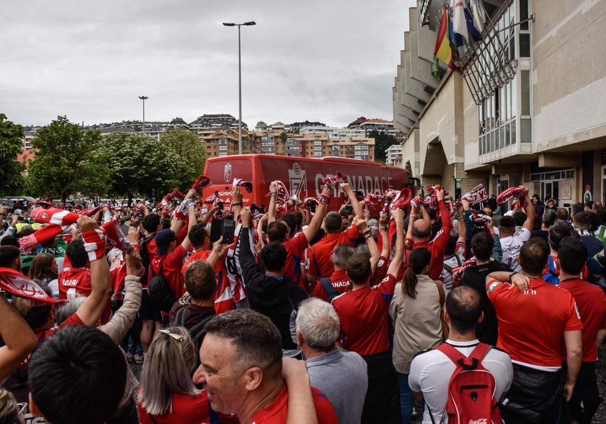 Las imágenes de la afición del Granada en Santander | Ideal