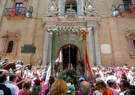 La Hermandad del Rocío de Granada rinde honores ante la Patrona.