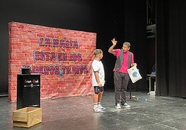 Cerca de 600 escolares aprenden respeto, igualdad y convivencia con un espectáculo de magia