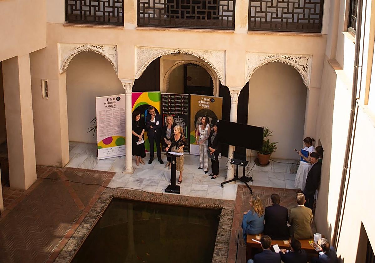 Presentación de la Bienal de Flamenco en la Casa de Zafra, con la Alhambra como telón de fondo