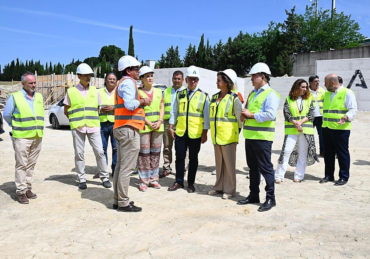 La consejera de Sostenibilidad y Medio Ambiente visita las obras junto a delegados de la Junta.