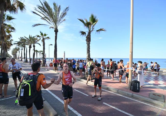 Entre el Paseo Marítimo y el Auditorio.