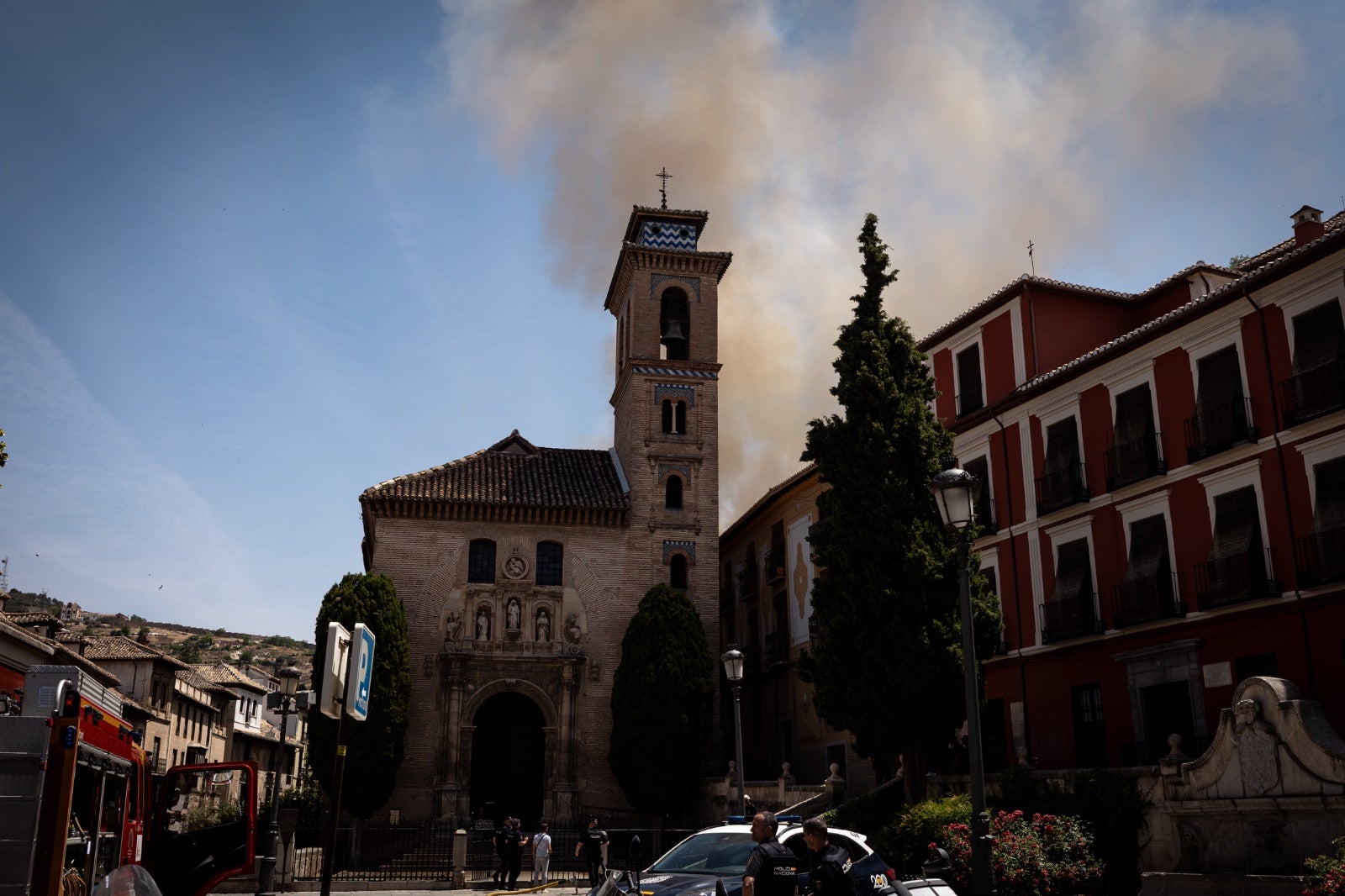 Las espectaculares imágenes del incendio desde el Albaicín