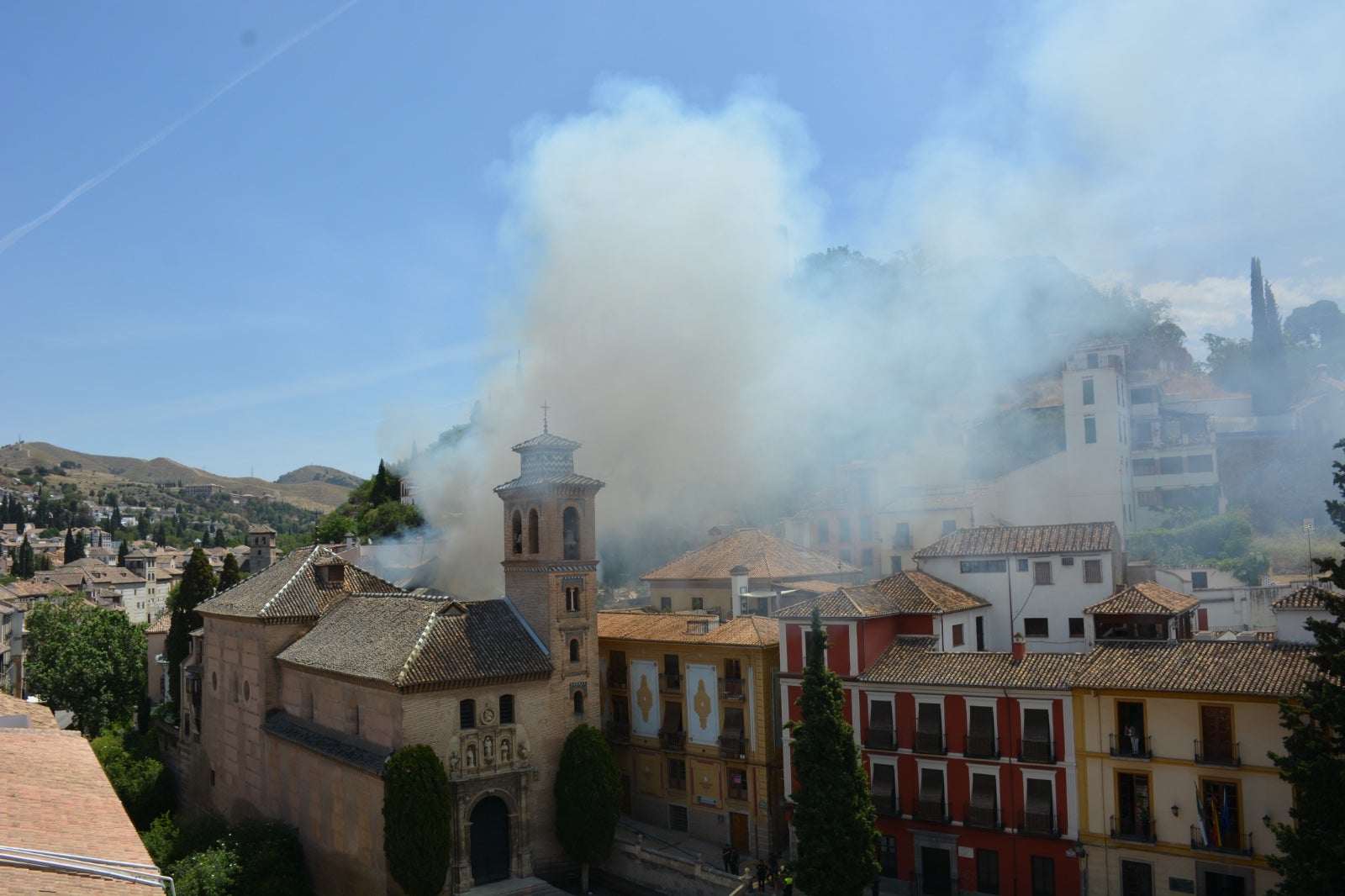 Las espectaculares imágenes del incendio desde el Albaicín