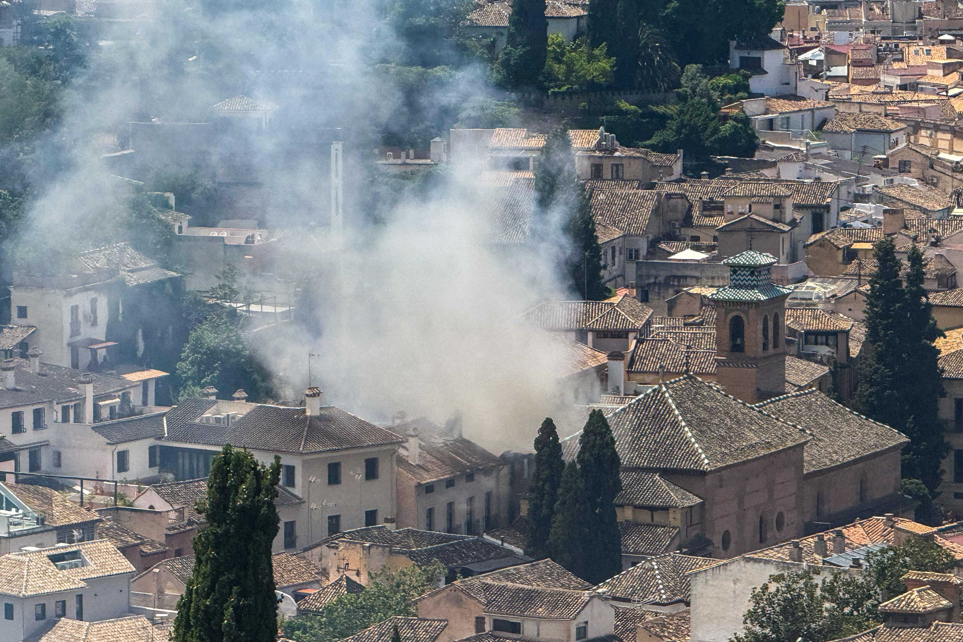 Las espectaculares imágenes del incendio desde el Albaicín