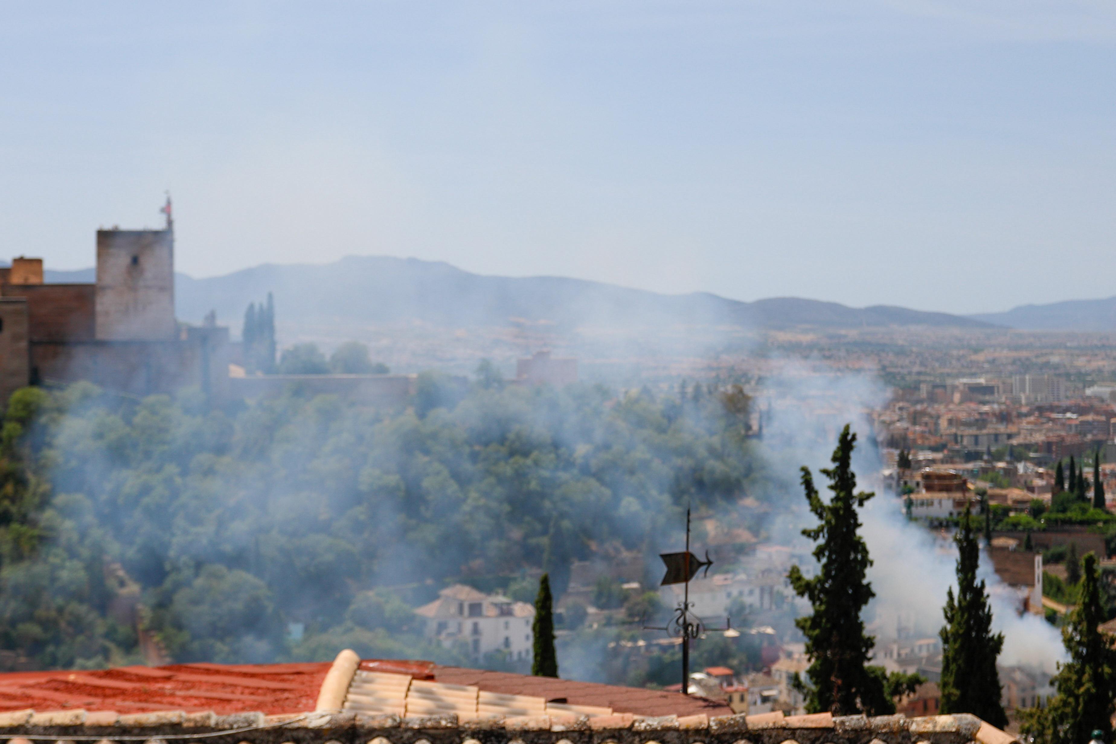 Las espectaculares imágenes del incendio desde el Albaicín